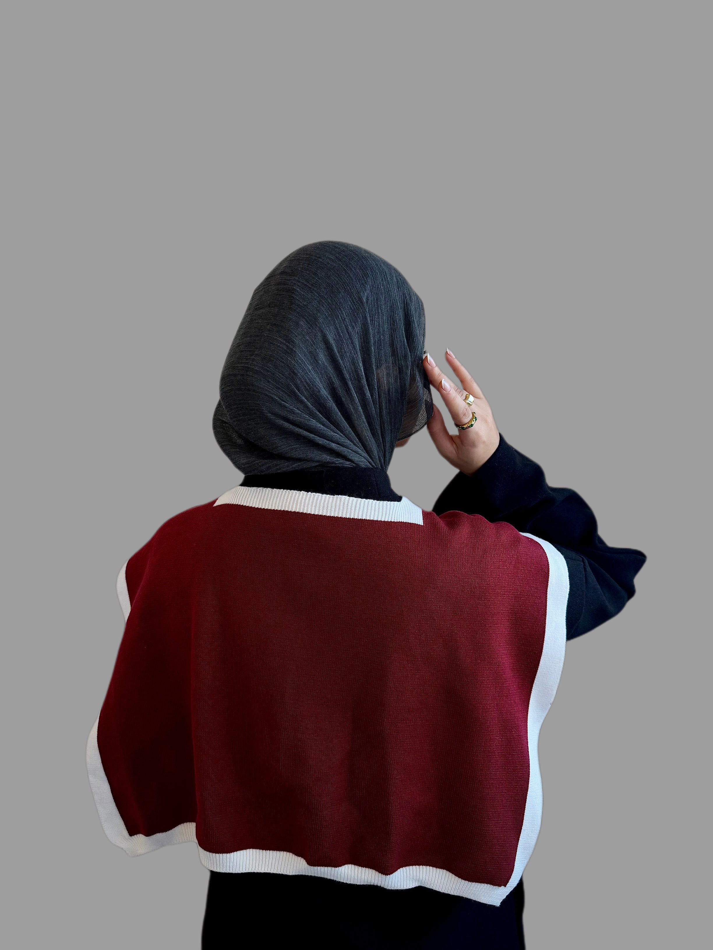 Knitted shoulder scarf in Burgundy