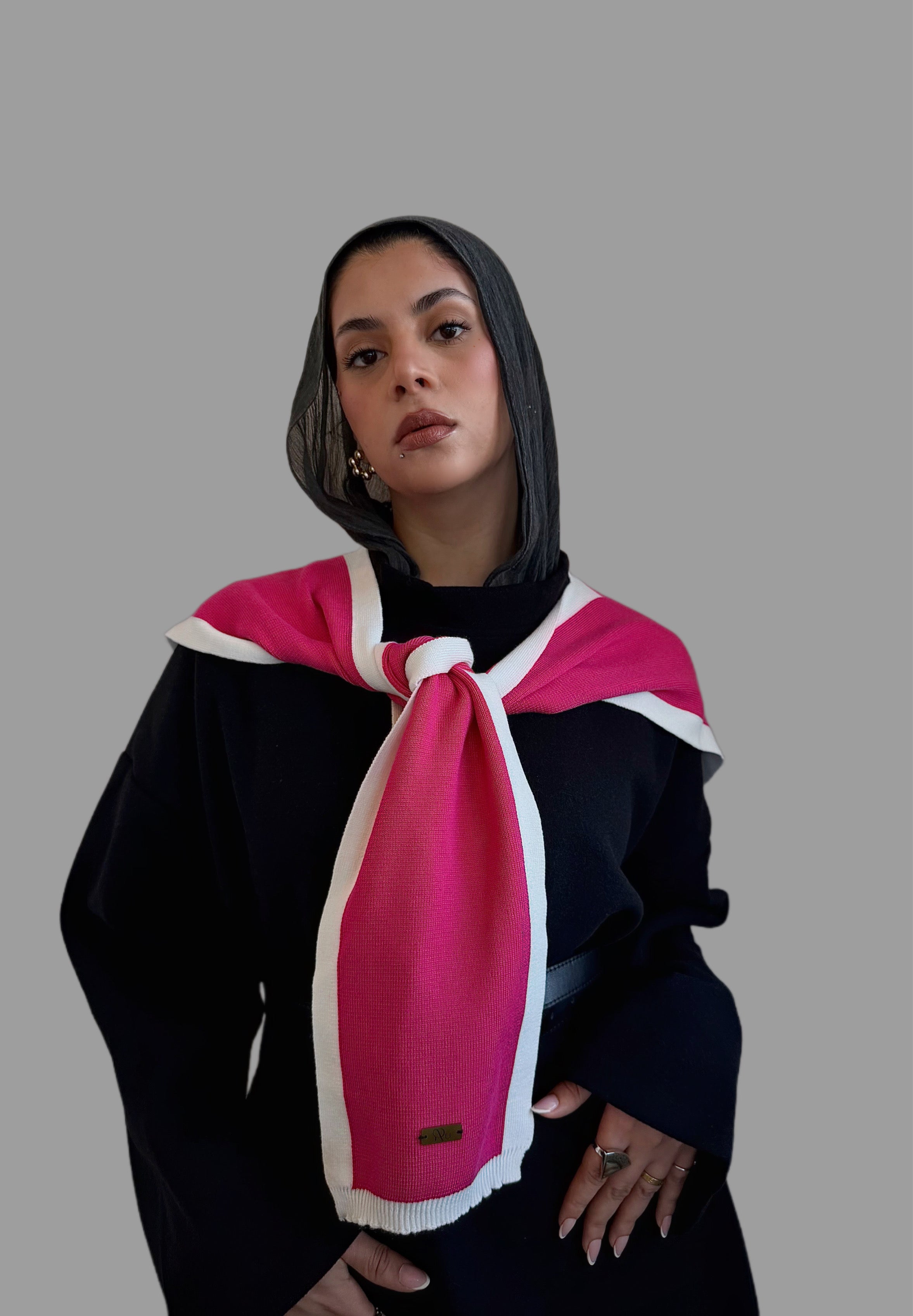 Knitted shoulder scarf in Pink